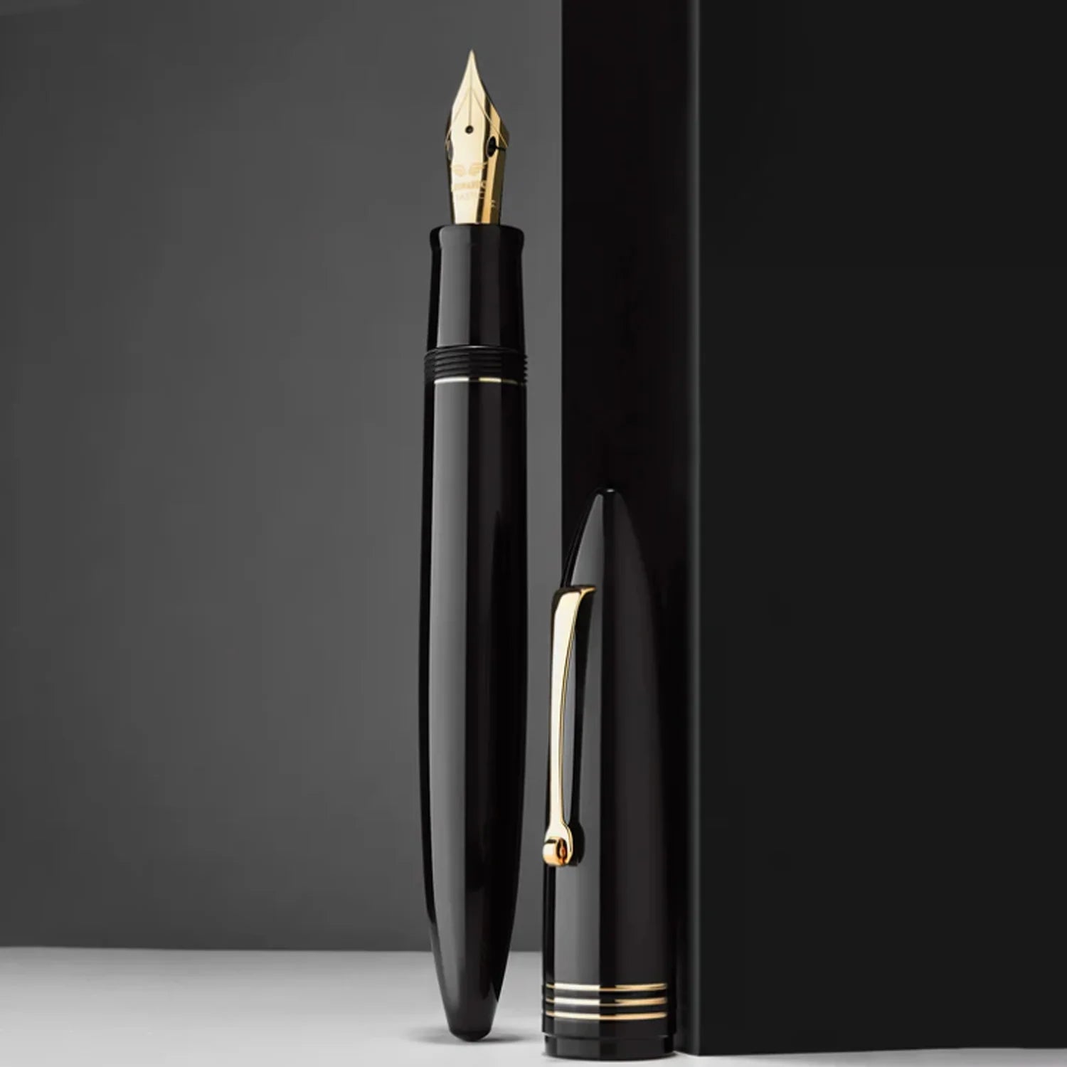 Leonardo Furore Notte Fountain Pen - Black Gold Trim